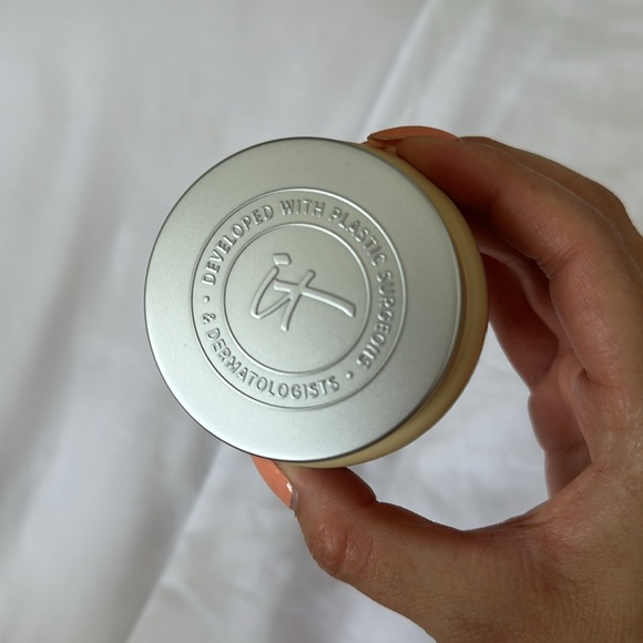 IT COSMETICS CONFIDENCE IN A CREAM ANTI-AGING HYDRATING MOISTURIZER - Picture 8 of 11